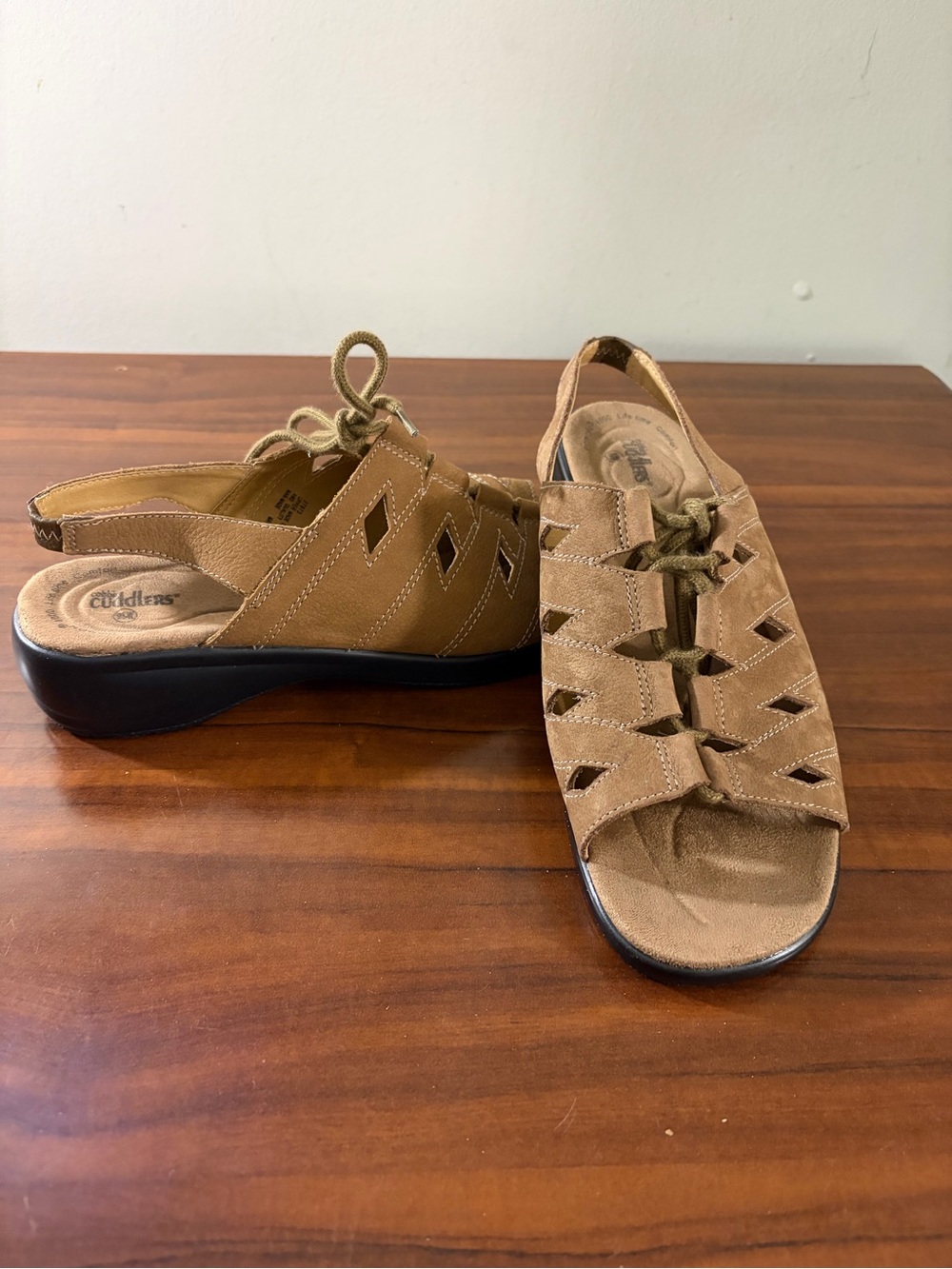 Cobbie Cuddlers Tan Suede Lace-Up sling back mules sandals Sz 9.5